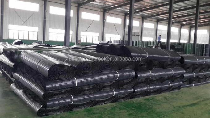 Водонепроницаемая мембрана HDPE Черно-белый дренажный клеточный коврик для дренажа в саду Длина 10-15 м на рулон 1