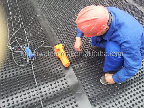 Водонепроницаемая мембрана HDPE Черно-белый дренажный клеточный коврик для дренажа в саду Длина 10-15 м на рулон 8